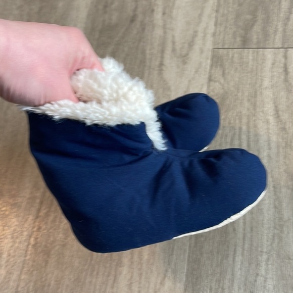 Pottery barn kids fuzzy slippers - Picture 4 of 5